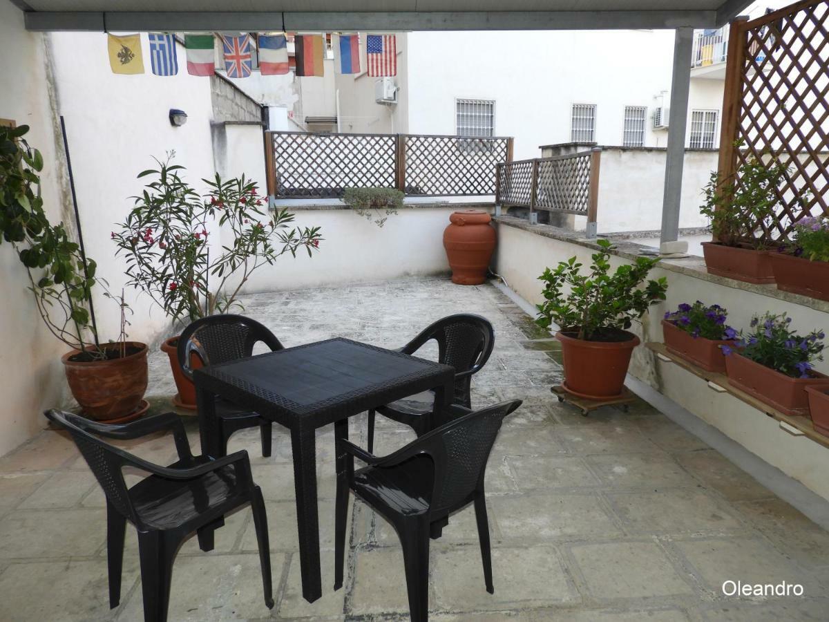 Oleandro E Glicine Apartment Lecce Bagian luar foto
