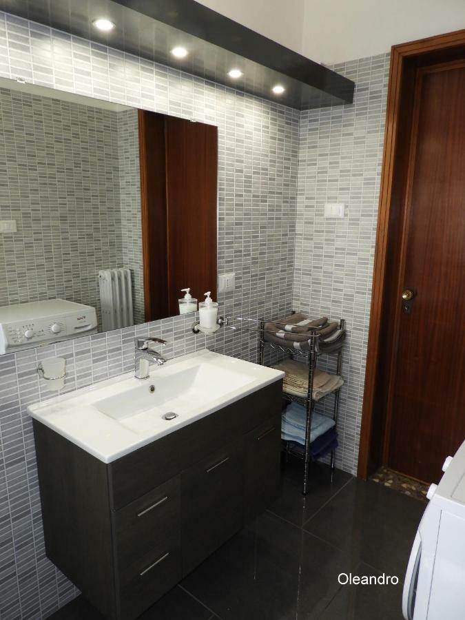 Oleandro E Glicine Apartment Lecce Bagian luar foto