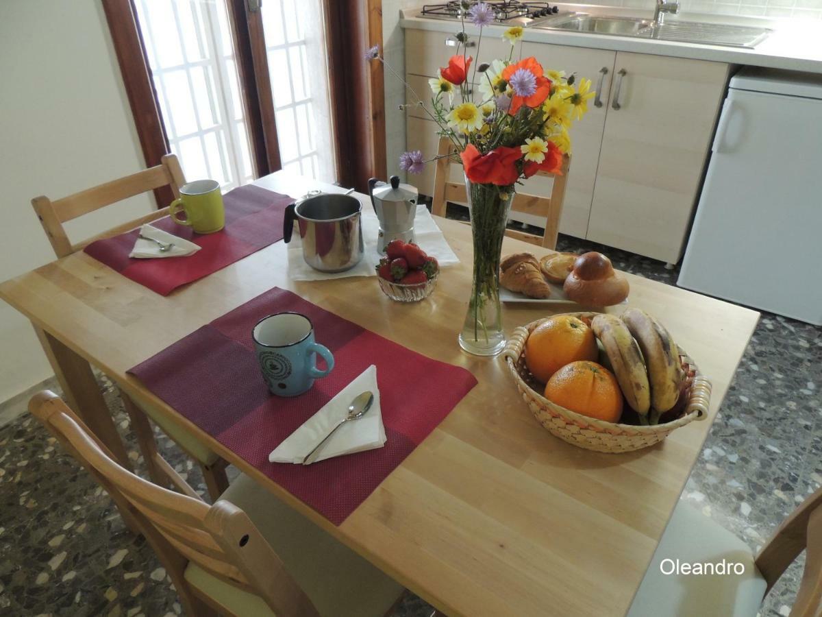 Oleandro E Glicine Apartment Lecce Bagian luar foto