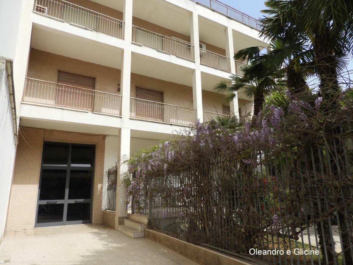 Oleandro E Glicine Apartment Lecce Bagian luar foto