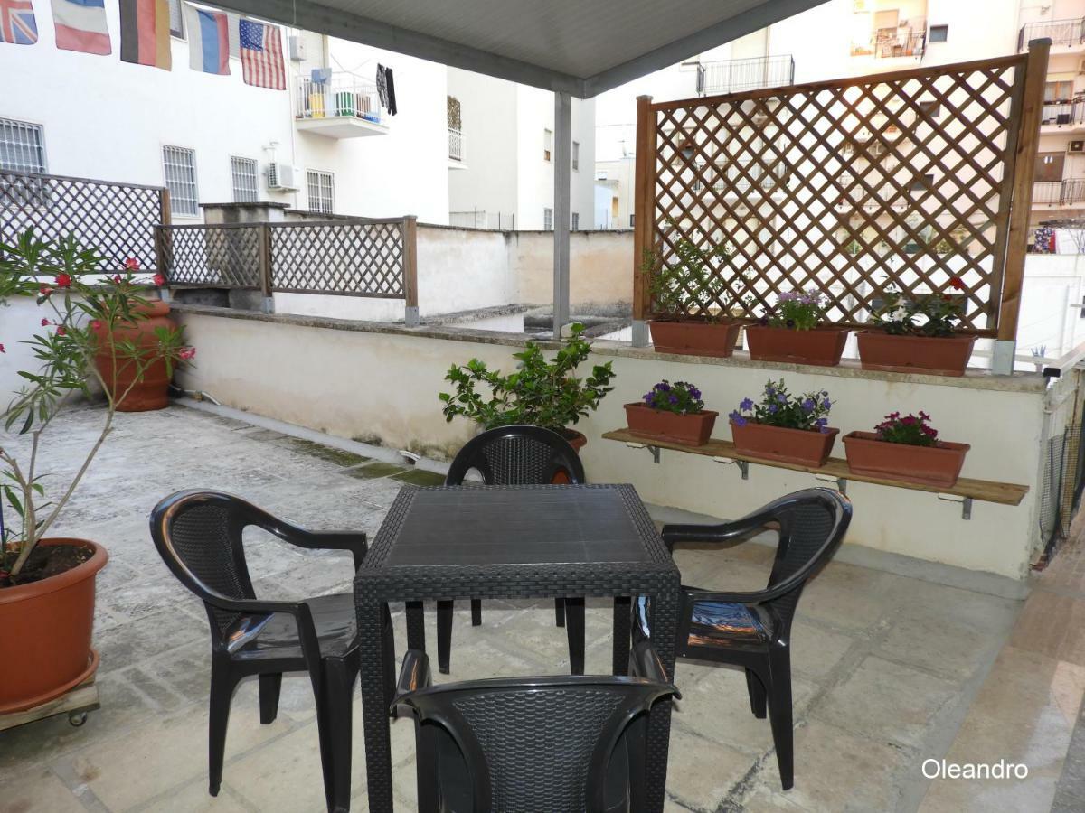 Oleandro E Glicine Apartment Lecce Bagian luar foto