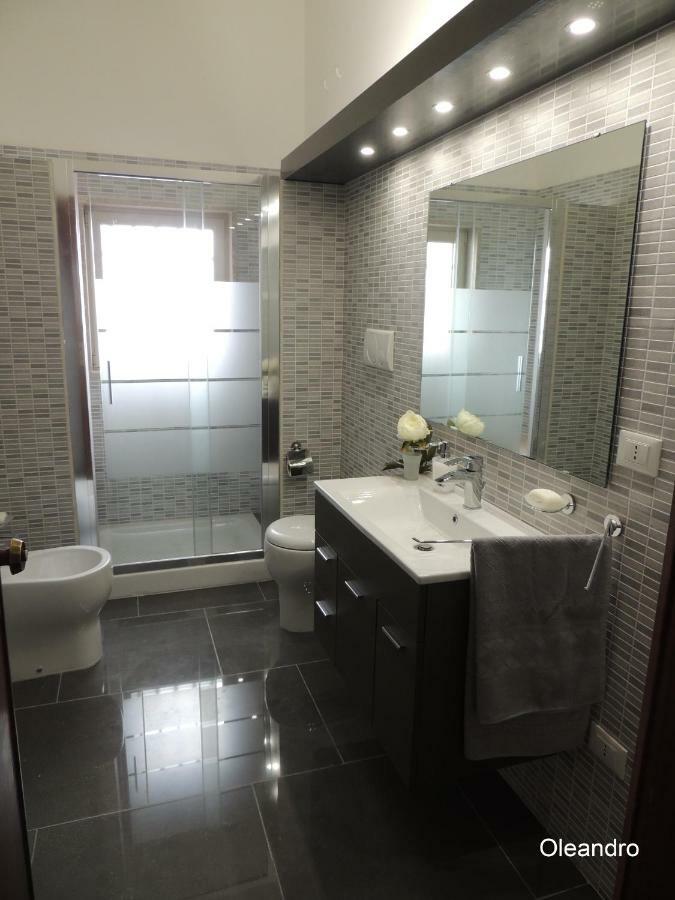 Oleandro E Glicine Apartment Lecce Bagian luar foto