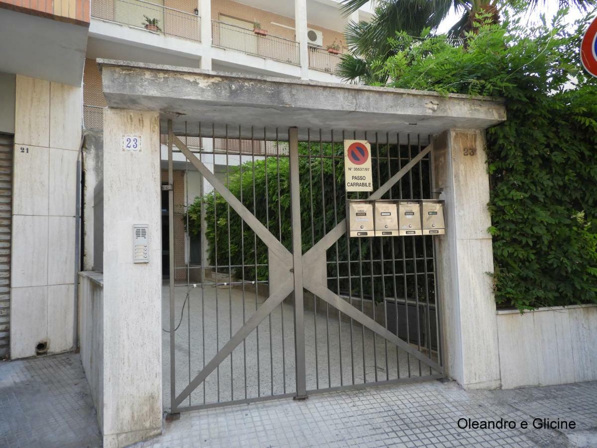 Oleandro E Glicine Apartment Lecce Bagian luar foto